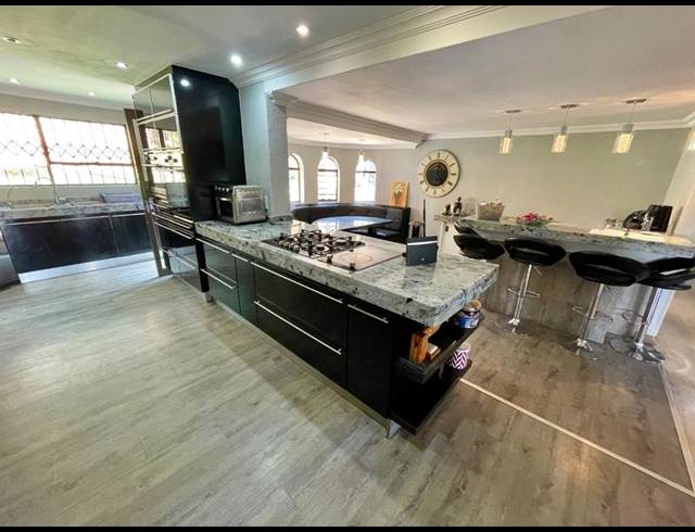 5 BEDROOM HOUSE FOR SALE IN NOORDHEUWEL